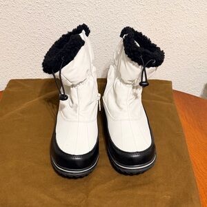 Totes Black and White Winter Boots